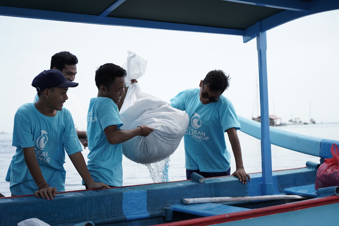 Cleanup Crew là gì? Vai trò quan trọng trong bể cá biển của bạn